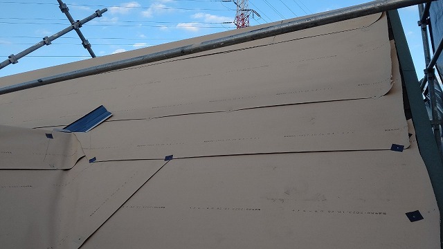 スレート屋根から横暖ルーフを使った屋根カバー工事を行いました！川口市屋根カバー工事　横暖ルーフαｓ　ニチハ　センタールーフ　スレートボロボロ　ガルバリウム鋼板　